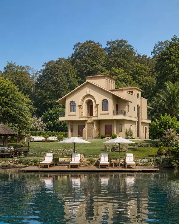 villa with Swimming Pool